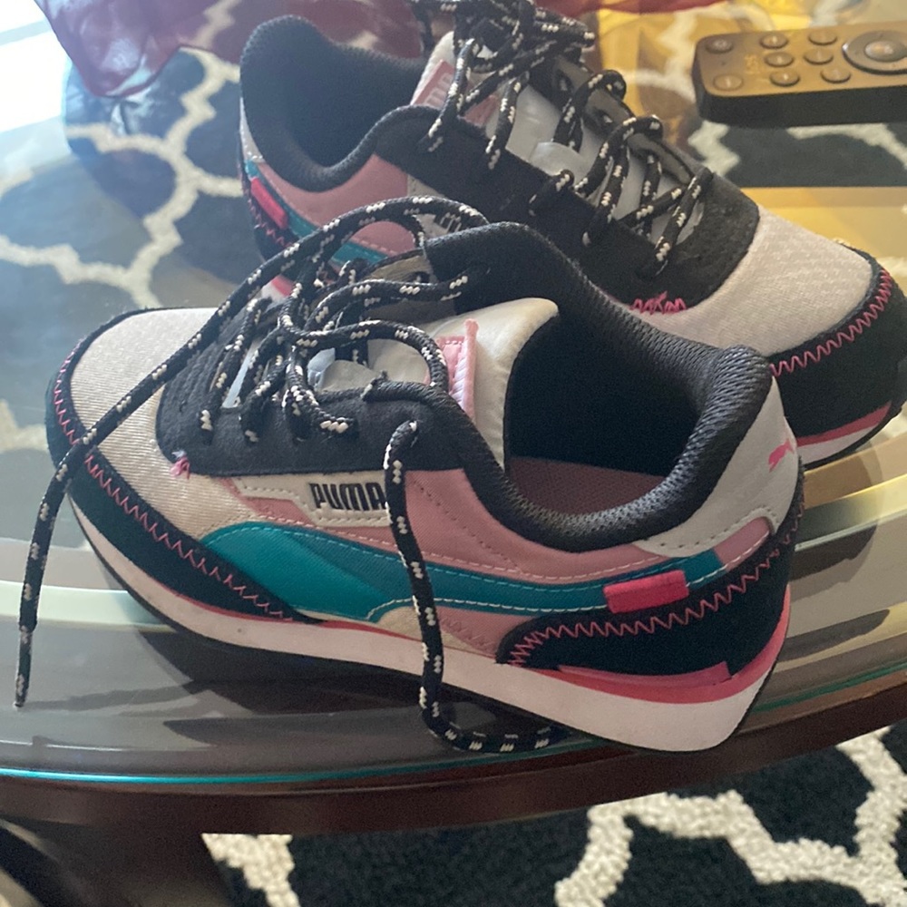 Kids sneakers